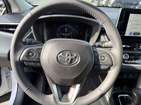 Used 2024 Toyota Corolla Cross XLE w/ Convenience Package FWD image 24