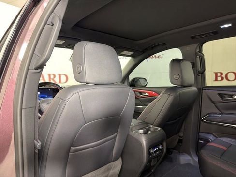 Used 2024 Chevrolet Traverse RS FWD image 14