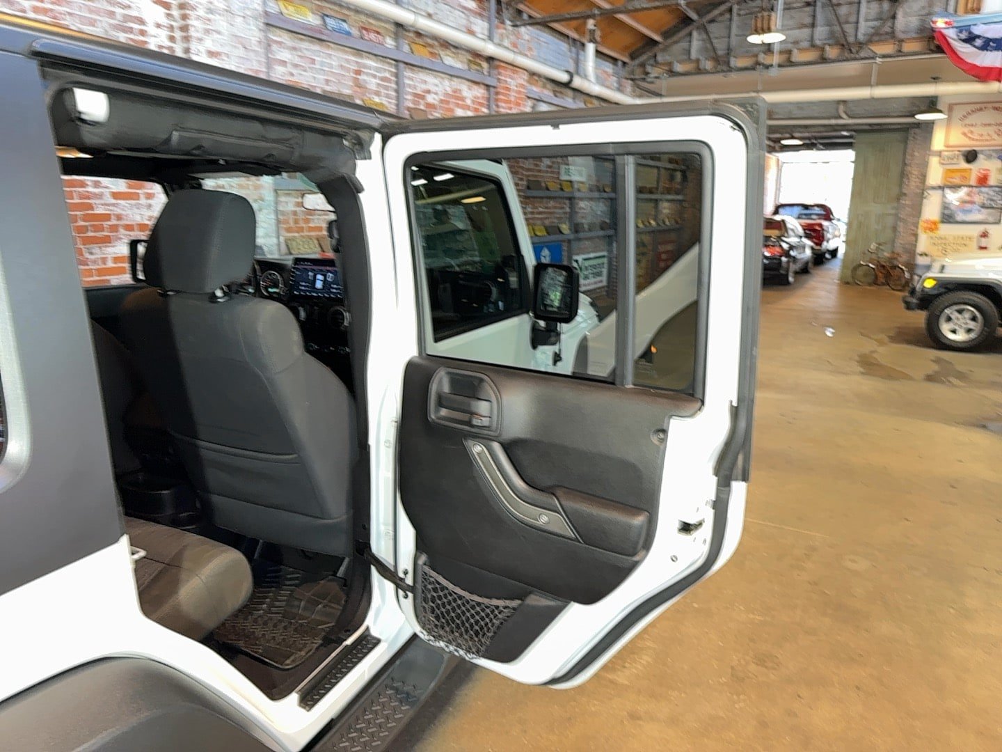 Used 2011 Jeep Wrangler Unlimited Sport AWD/4WD image 92