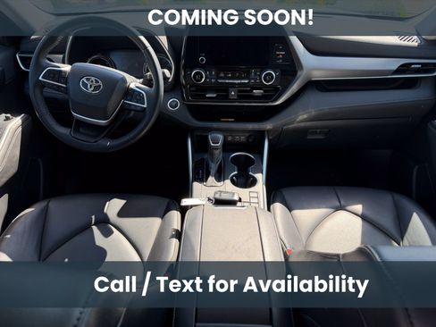 Used 2024 Toyota Highlander XLE AWD/4WD image 11