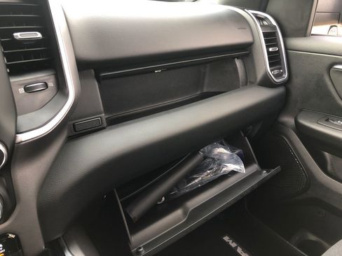 Used 2019 RAM 1500 Big Horn AWD/4WD image 34