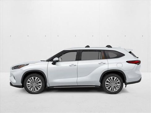 New 2026 Toyota Highlander Platinum image 3