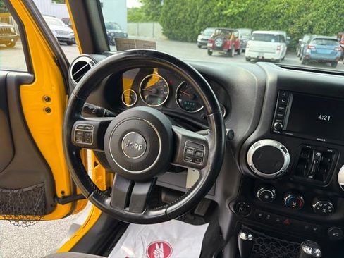 Used 2015 Jeep Wrangler Unlimited Sahara w/ Connectivity Group AWD/4WD image 31
