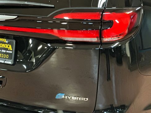 New 2026 Chrysler Pacifica Select image 26