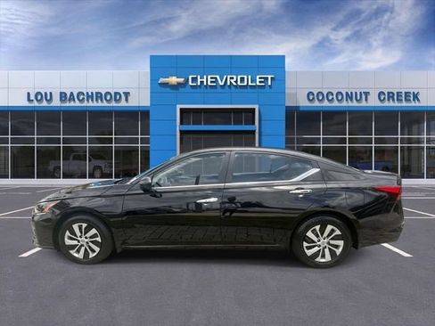 Used 2025 Nissan Altima 2.5 S FWD image 5