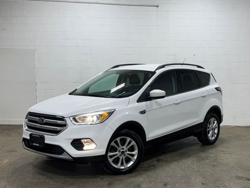 Used 2017 Ford Escape SE w/ Equipment Group 201A image 7