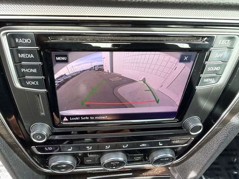 Used 2018 Volkswagen Passat 2.0T SE w/ SE Lighting Package image 24