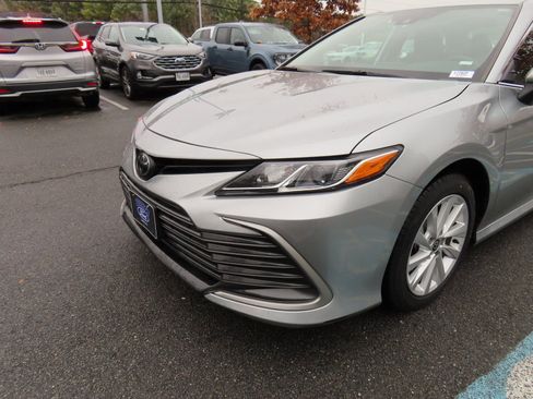 Used 2023 Toyota Camry LE image 8