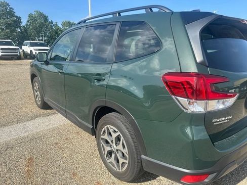 Used 2024 Subaru Forester Premium AWD/4WD image 4