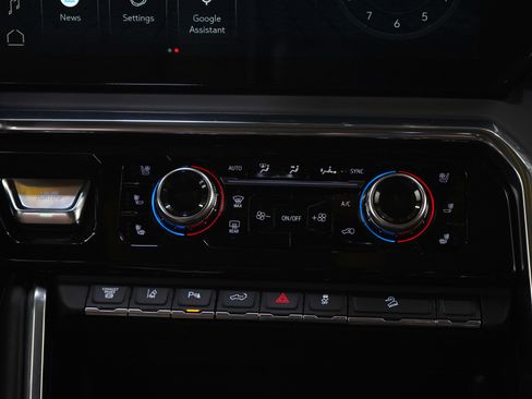 Used 2024 GMC Sierra 2500 Denali Ultimate w/ Max Trailering Package image 19