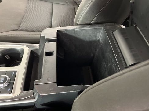 Used 2022 Ford Explorer XLT image 26