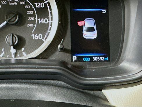 Used 2022 Toyota Corolla LE image 18