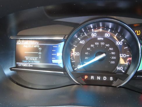 Used 2018 Ford Explorer XLT w/ Equipment Group 202A AWD/4WD image 23