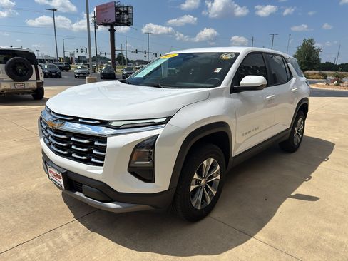 Used 2025 Chevrolet Equinox LT FWD image 5