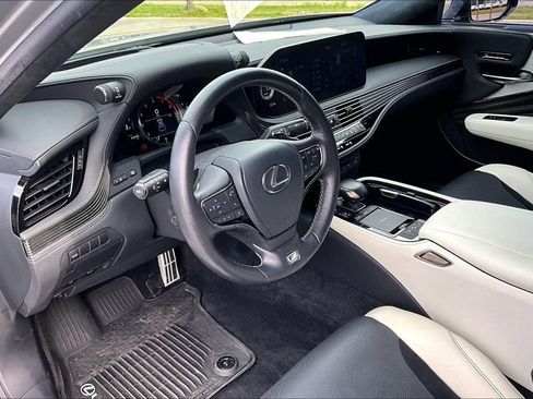 Used 2021 Lexus LS 500 F Sport w/ Accessory Package (Z2) image 14