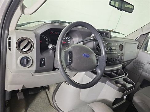 Used 2011 Ford E-350 and Econoline 350 XLT image 10