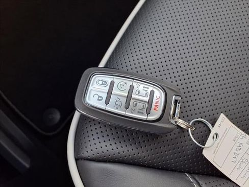 New 2026 Chrysler Pacifica Limited image 42