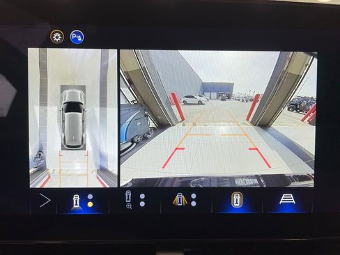 Used 2025 Chevrolet Equinox LT w/ Convenience Package II image 8