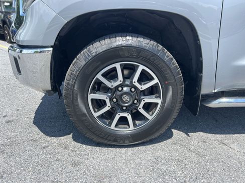 Used 2018 Toyota Tundra Limited w/ Limited Premium Package AWD/4WD image 12