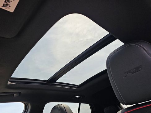 New 2025 Chevrolet Equinox EV RS image 12