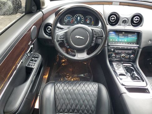 Used 2019 Jaguar XJ L Supercharged image 15