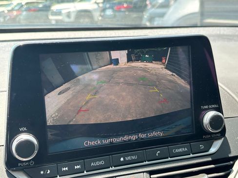 Used 2025 Nissan Altima 2.5 SV FWD image 23