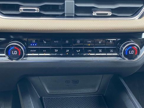 Used 2025 Chevrolet Equinox ACTIV w/ Safety and Technology Package image 28