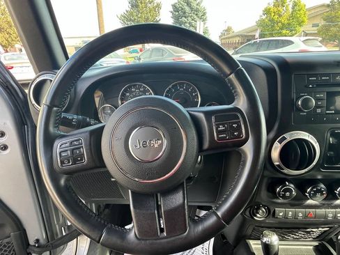 Used 2017 Jeep Wrangler Unlimited Rubicon w/ Cold Weather Group AWD/4WD image 13