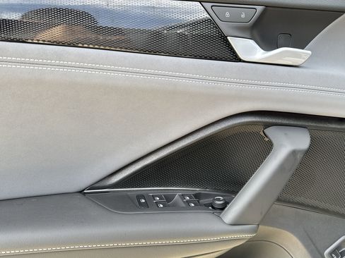 Used 2025 Volkswagen Tiguan SE image 7