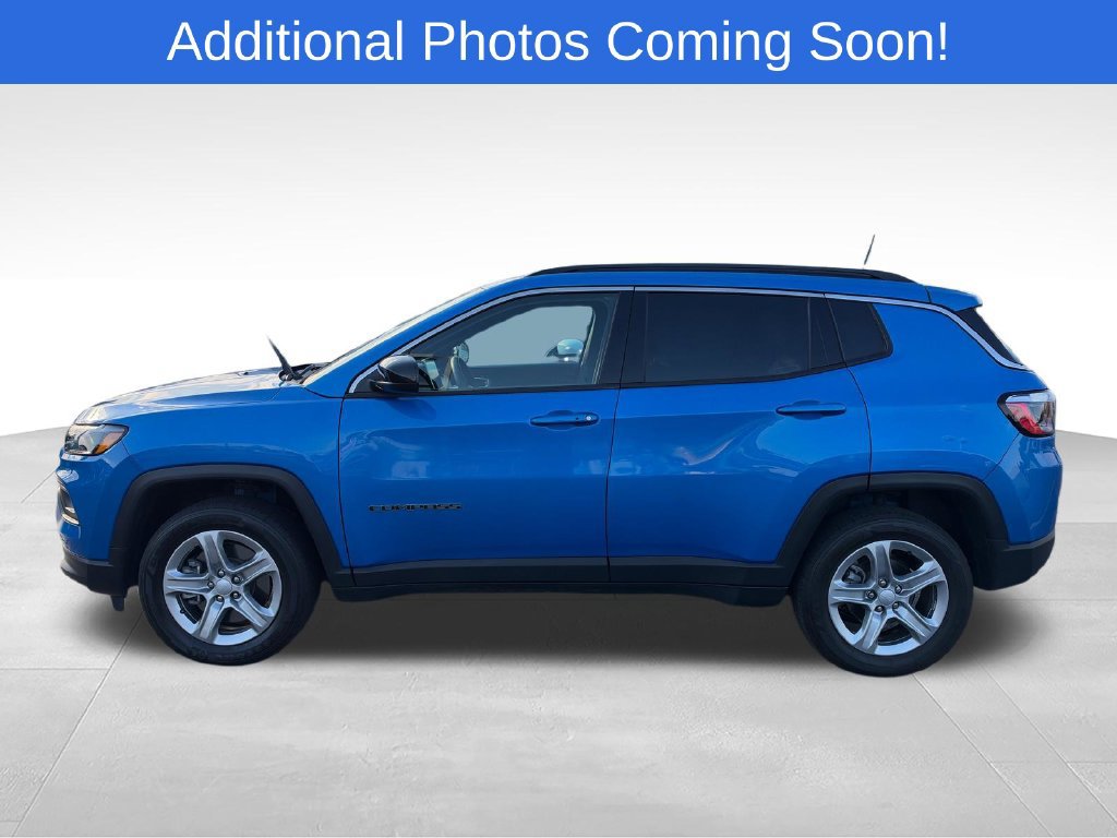Used 2023 Jeep Compass Latitude w/ Convenience Group AWD/4WD image 4