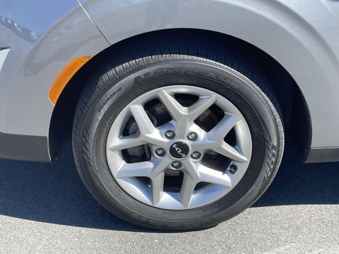 Used 2023 Kia Soul LX w/ LX Technology Package image 11