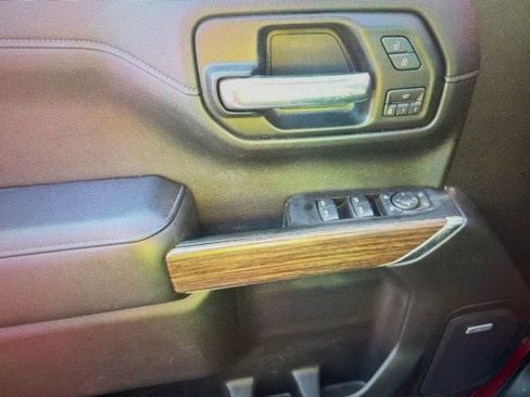 Used 2020 Chevrolet Silverado 1500 High Country w/ Technology Package AWD/4WD image 10