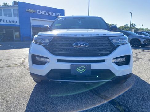 Used 2022 Ford Explorer XLT w/ Equipment Group 202A AWD/4WD image 2