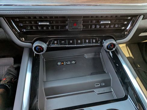 New 2026 Chevrolet Suburban High Country AWD/4WD image 32
