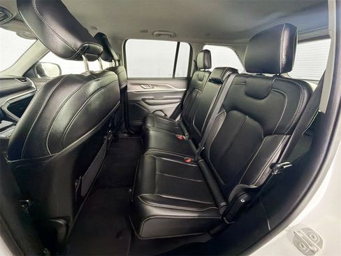 Used 2023 Jeep Grand Cherokee Limited image 22