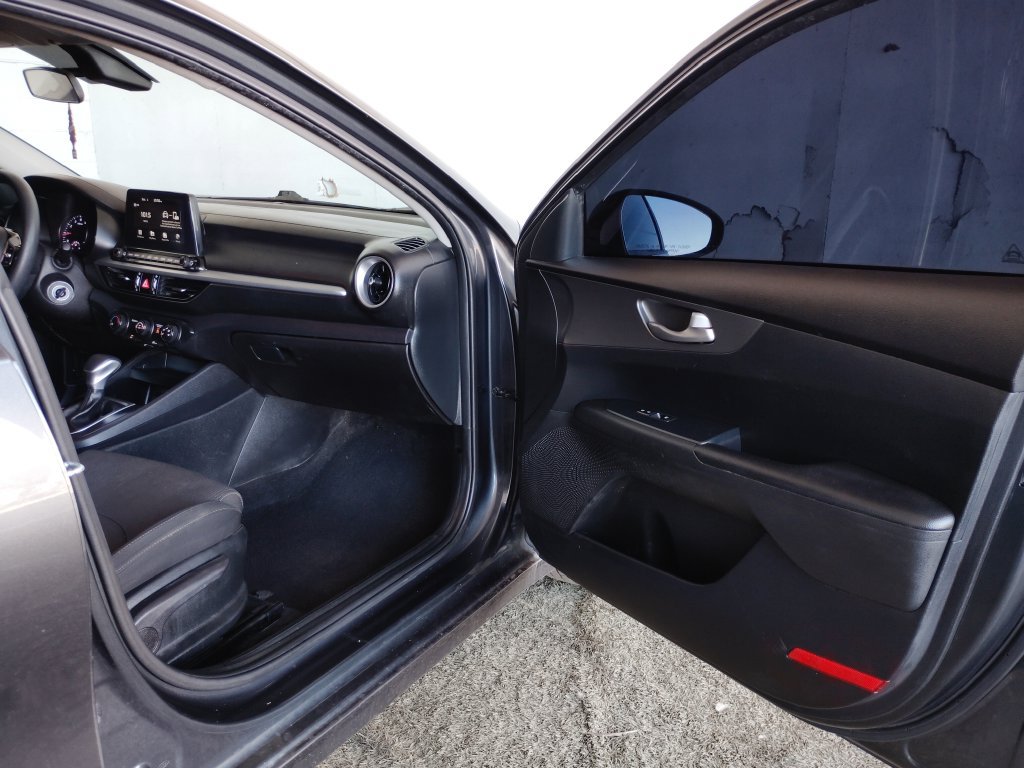 Used 2020 Kia Forte LXS FWD image 10