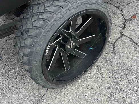 Used 2009 GMC Sierra 2500 SLT w/ Entertainment Package image 9