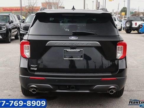 Used 2022 Ford Explorer XLT w/ Equipment Group 202A image 6