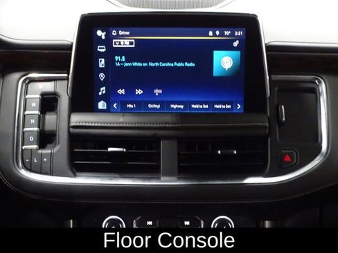 Used 2024 Chevrolet Suburban Premier image 32