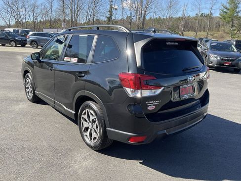 Used 2021 Subaru Forester Premium AWD/4WD image 3