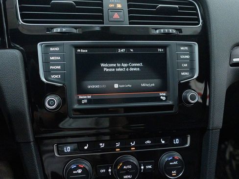 Used 2016 Volkswagen Golf 4-Door image 33