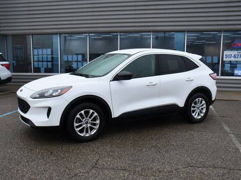 Used 2022 Ford Escape SE w/ Cold Weather Package image 2