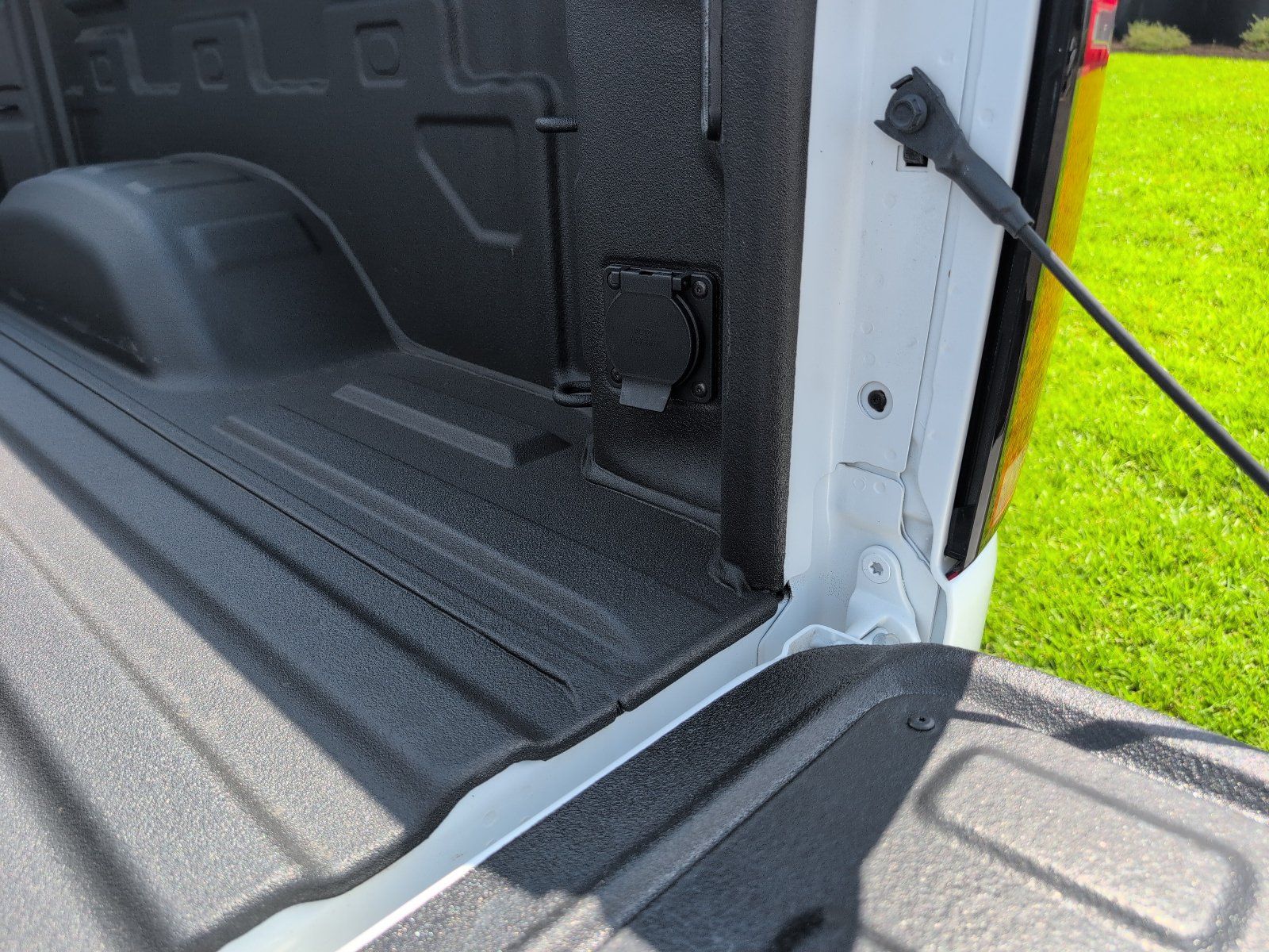 Used 2025 Chevrolet Silverado 2500 LTZ w/ LTZ Convenience Package AWD/4WD image 5
