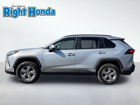Used 2025 Toyota RAV4 XLE AWD/4WD image 3