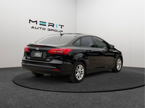 Used 2016 Ford Focus SE w/ SE Power Seat Package image 9