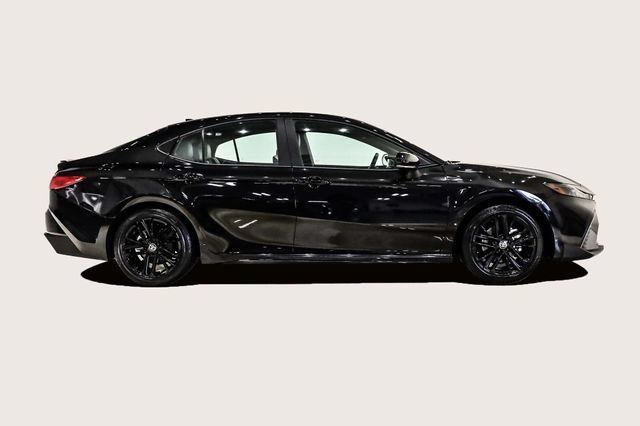 Used 2025 Toyota Camry SE w/ Convenience Package FWD image 4