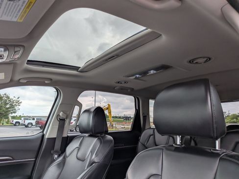 Used 2025 Kia Telluride S AWD/4WD image 16