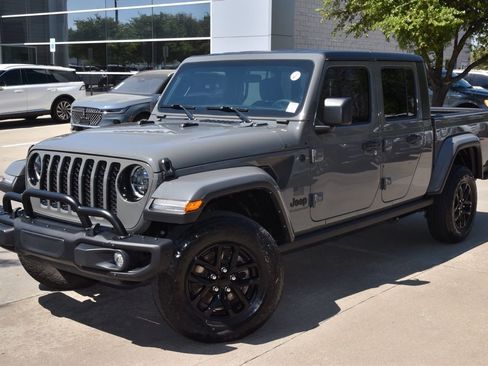 Used 2023 Jeep Gladiator Sport image 39