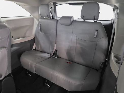Certified 2023 Toyota Sienna XLE FWD image 34