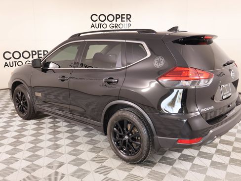 Used 2017 Nissan Rogue SV FWD image 23